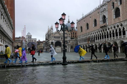 Thành phố Venice lụt lịch sử thiệt hại hàng triệu USD, Italy ban bố tình trạng khẩn cấp