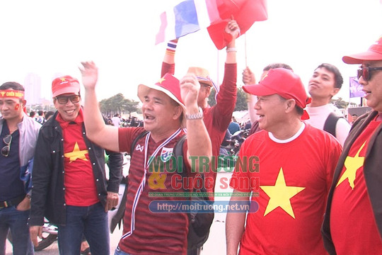 Trận Việt Nam – Thái Lan: Sân vận động Mỹ Đình kín người trước giờ bóng lăn