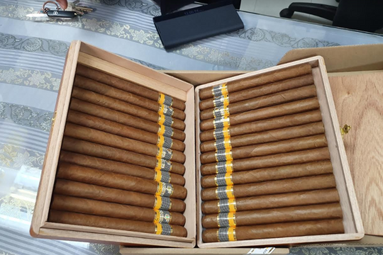 Bắt giữ lô hàng gần 2.500 điếu xì gà nhập lậu tại cửa khẩu sân bay Tân Sơn Nhất