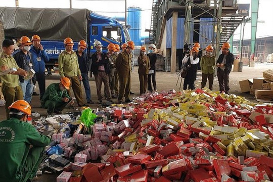 Hà Nội tiêu hủy 63 tấn hàng hóa tang vật vi phạm trị giá gần 6 tỉ đồng