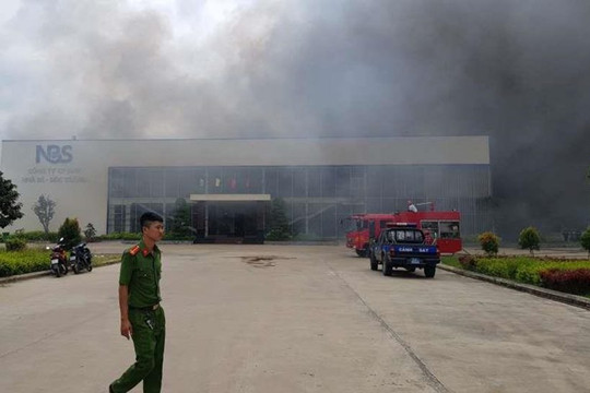 Sóc Trăng: Cháy lớn thiêu rụi nhà xưởng của Công ty May Nhà Bè