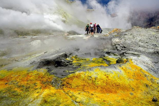 New Zealand: Nhiều du khách mất tích khi núi lửa White Island phun trào