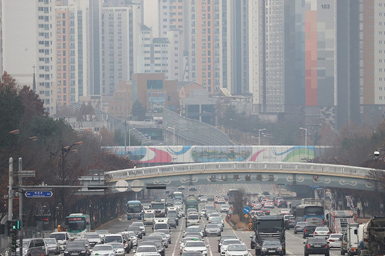 Hàn Quốc triển khai lưu thông xe theo biển số chẵn do ô nhiễm bụi mịn nghiêm trọng
