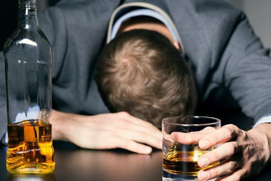 [Infographic] Nên ăn gì trước khi uống rượu để giảm say?