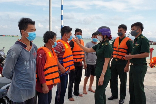 Vũng Tàu: Đồn Biên phòng Bến Đá kịp thời ứng cứu 5 thuyền viên trên tàu cá bị nạn trên biển