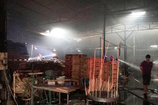 Bình Dương: Cháy kinh hoàng trong công ty gỗ