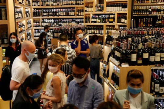 Thái Lan: Bangkok cấm bán bia, rượu trong 10 ngày nhằm hạn chế tụ tập đông người