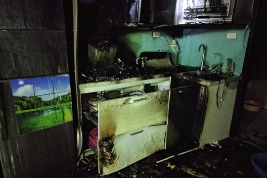 Hà Nội: Cháy chung cư trong đêm, chuông báo cháy không hề hoạt động