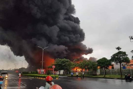 Cháy ngùn ngụt tại khu công nghiệp Yên Phong, Bắc Ninh