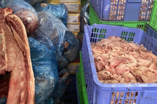 Hải Dương: Phát hiện hơn 1,46 tấn thịt lợn đã qua sơ chế chảy nước, bốc mùi hôi thối
