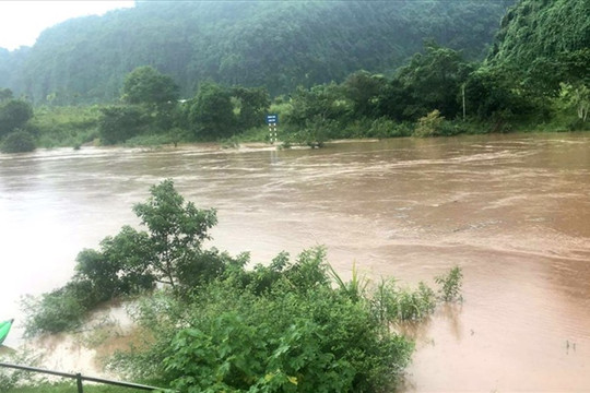 Quảng Bình: Nhiều bản làng bị cô lập, chia cắt do mưa lũ
