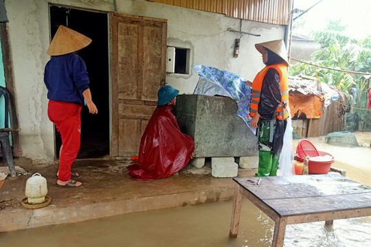 Khẩn cấp sơ tán hơn 45.000 người dân Hà Tĩnh đi tránh lũ