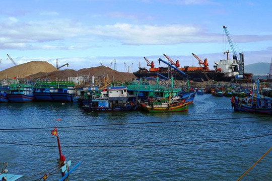 Ban lệnh cấm biển để ứng phó với bão số 10 ở Bình Định