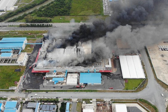 TP.HCM: Cháy lớn ở Khu công nghiệp Hiệp Phước