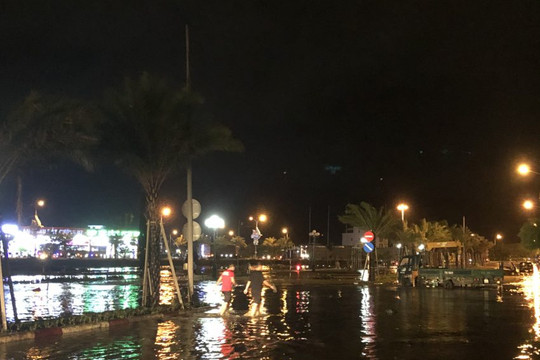 Bình Định: Cửa ngõ thành phố Quy Nhơn nước lũ về không kịp trở tay
