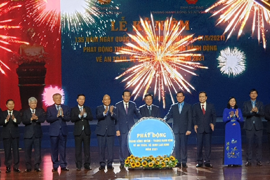 Chủ tịch nước Nguyễn Xuân Phúc dự lễ phát động Tháng Công nhân năm 2021