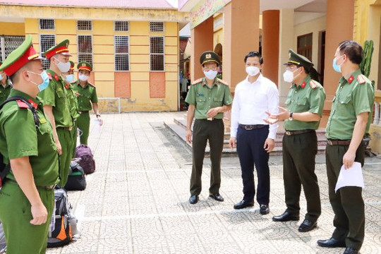 400 cán bộ, chiến sĩ Công an lên đường chi viện Bắc Ninh chống dịch