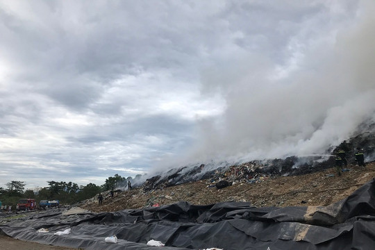 Đà Nẵng: Đã khống chế được đám cháy tại bãi rác Khánh Sơn