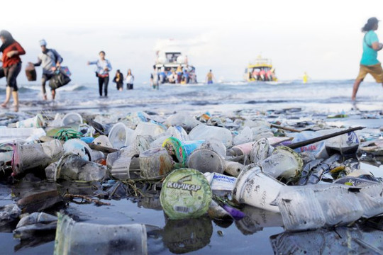 [Infographics] Sông châu Á đổ nhiều rác thải nhựa ra đại dương nhất