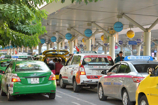 TP. Hồ Chí Minh cho taxi đưa đón người dân ở viện, sân bay Tân Sơn Nhất
