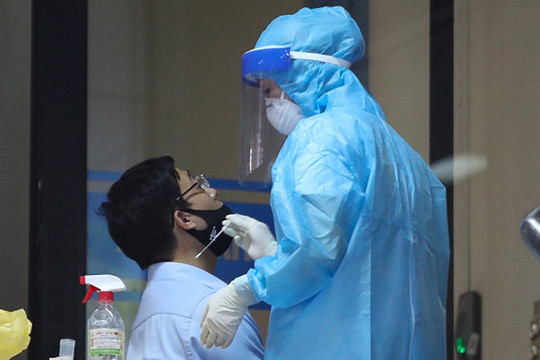 Hà Nội đề nghị người ho, sốt, khó thở đi xét nghiệm SARS-CoV-2
