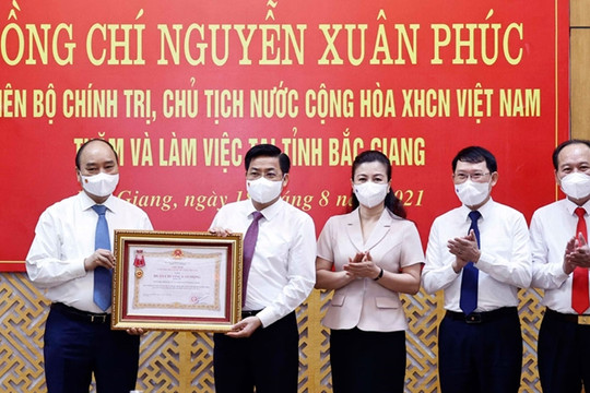 Chủ tịch nước Nguyễn Xuân Phúc thăm và làm việc tại Bắc Giang