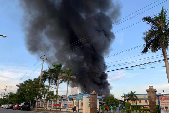 Nam Định: Điều tra nguyên nhân vụ cháy tại công ty sản xuất vali trong Khu công nghiệp Hòa Xá