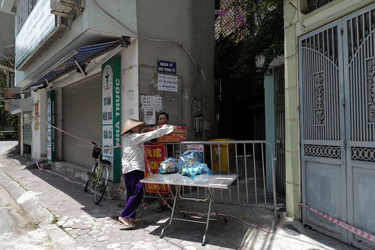Hà Nội: Phong tỏa khu dân cư với 1.300 nhân khẩu ở phường Thổ Quan