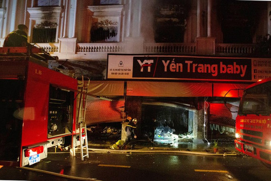 Hà Nội: Cháy lớn tại shop quần áo lúc rạng sáng ở khu biệt thự Ninh Hiệp
