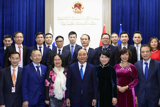Chủ tịch nước gặp mặt cán bộ, nhân viên Đại sứ quán Việt Nam tại Liên bang Nga