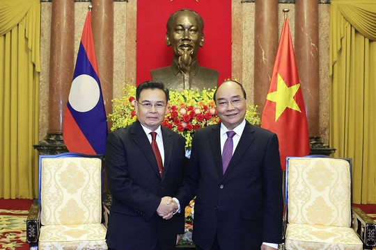 Chủ tịch nước Nguyễn Xuân Phúc tiếp Chủ tịch Quốc hội Lào Saysomphone Phomvihane