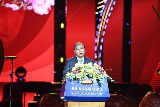 Chủ tịch nước Nguyễn Xuân Phúc dự chương trình Xuân Quê hương 2022