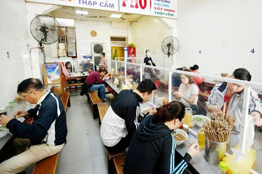Các quận, huyện của Hà Nội cho bán hàng ăn uống tại chỗ