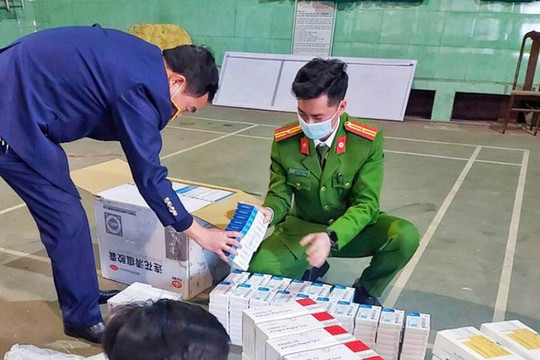 Bắc Giang: Tạm giữ lượng lớn kit test và thuốc điều trị COVID không rõ nguồn gốc