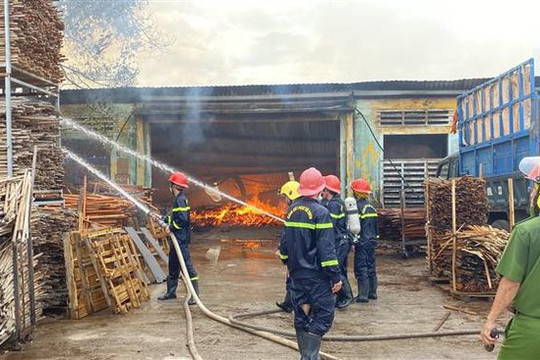 Bình Định: Hai vụ cháy lớn liên tiếp trong khu công nghiệp Phú Tài, thiệt hại hàng chục tỷ đồng