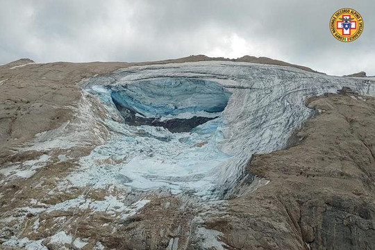 Sông băng ở dãy Alps sụp đổ do nhiệt độ tăng cao kỷ lục