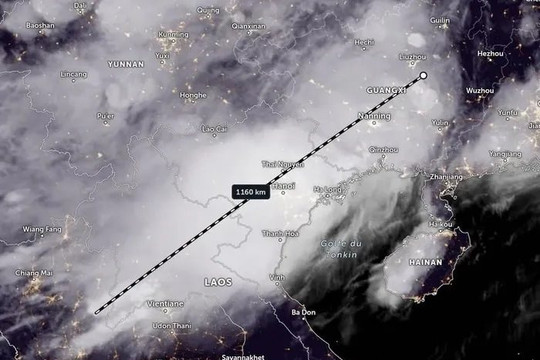 Bắc Bộ bị khối mây dông đậm đặc bao phủ hàng nghìn km