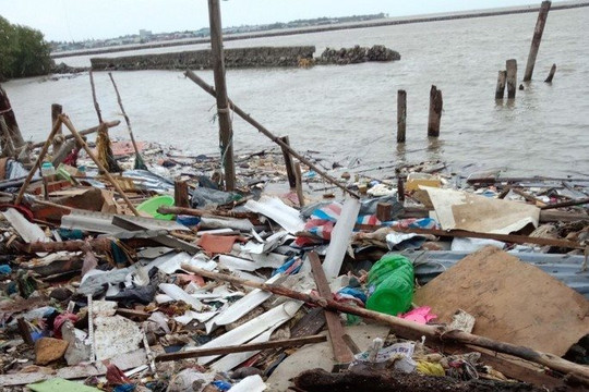 Cà Mau: Hơn 750 căn nhà tại các xã ven biển bị hư hại do mưa dông