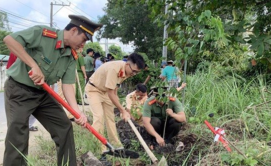 Đồng Nai: Ra quân hưởng ứng ngày cao điểm tình nguyện chung tay xây dựng nông thôn mới