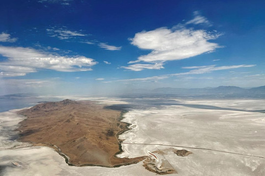 Hồ Muối Lớn bang Utah đang khô cạn, đe dọa thảm họa kinh tế và sinh thái