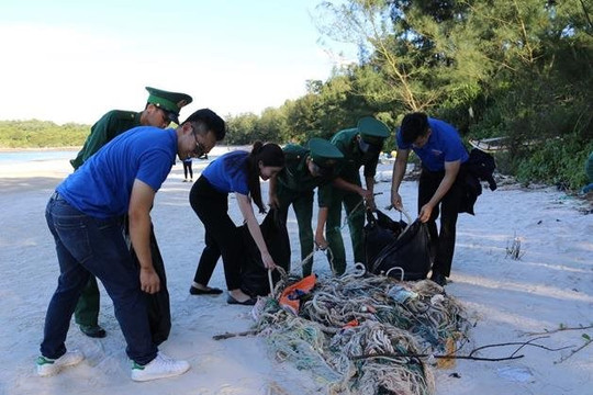 Quảng Ninh: Ra quân Chiến dịch “Mùa hè xanh” và "Hãy làm sạch biển” năm 2022