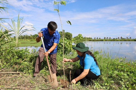 Kiên Giang gắn biển công trình "Vì môi trường xanh" 