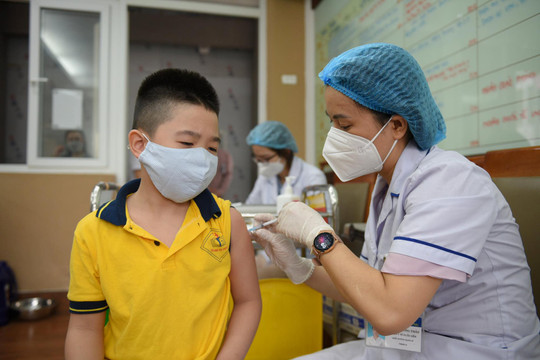 TP. Hồ Chí Minh: Tháng 8 là tháng cao điểm tiêm vaccine phòng Covid-19 cho trẻ
