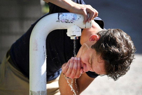 Hà Lan khuyến cáo mọi người sử dụng nước tiết kiệm