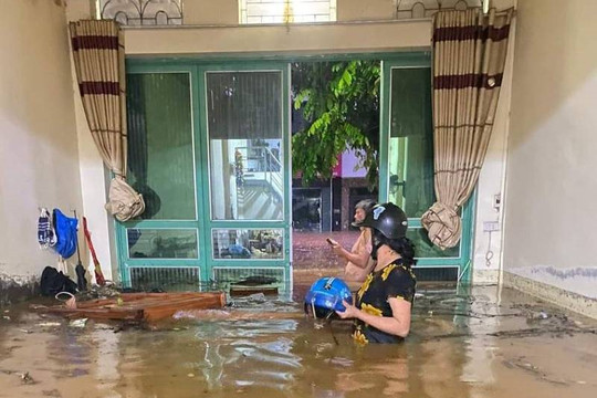 Lào Cai: Hàng trăm nhà ở bị thiệt hại do mưa dông và lốc, sét