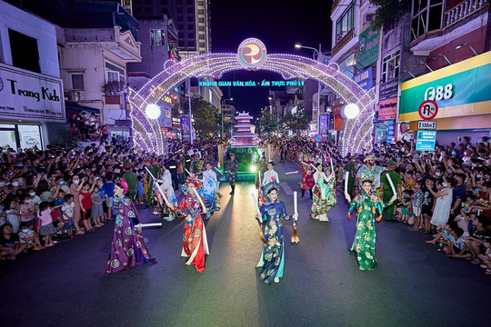 Hà Nam tưng bừng hai đêm Lễ hội đường phố Carnival đa màu sắc 