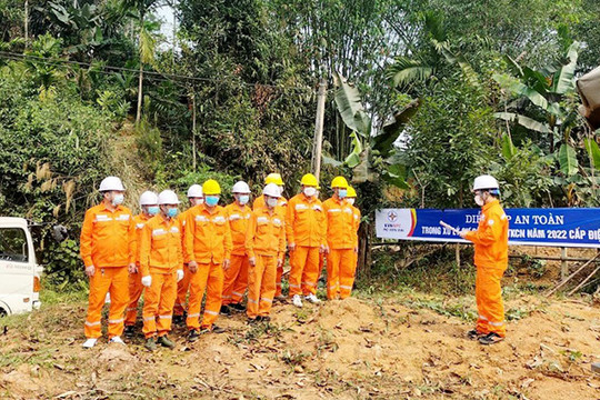Yên Bái: Điện lực Yên Bình đảm bảo an toàn lưới điện mùa mưa bão