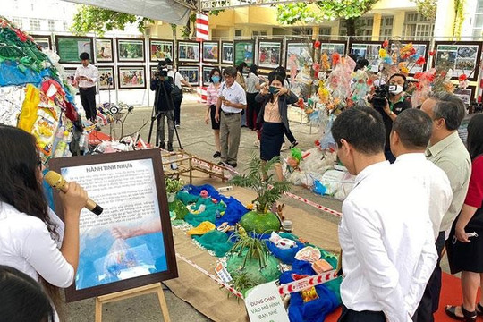 Phú Yên: Tổ chức chương trình “Triển lãm ảnh, tư liệu tuyên truyền phòng, chống rác thải nhựa” 