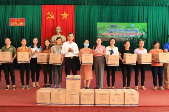 Hà Tĩnh: Tặng 5.880 bếp tiết kiệm năng lượng cho phụ nữ huyện Hương Sơn