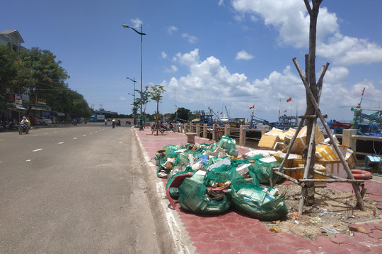 Bình Thuận: Để tình trạng xả rác bừa bãi không còn là vấn đề nan giải
